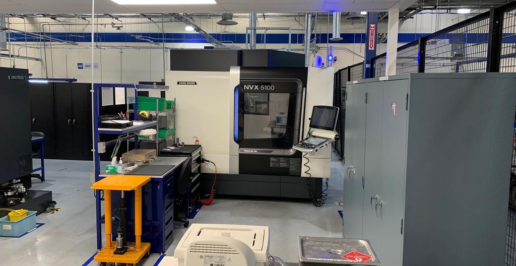 A milling instrument in a workroom