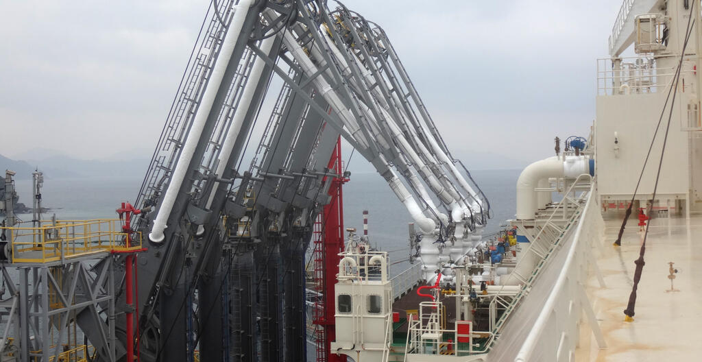 LNG loading arms